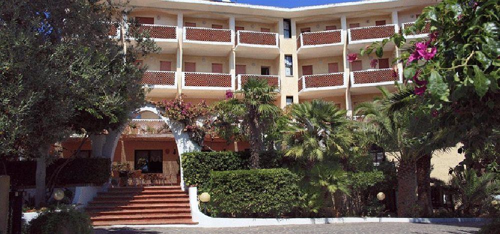 Hotel Punta Faro Capo Vaticano Exterior photo