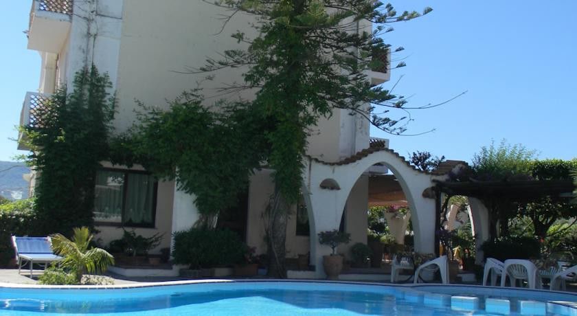 Hotel Punta Faro Capo Vaticano Exterior photo