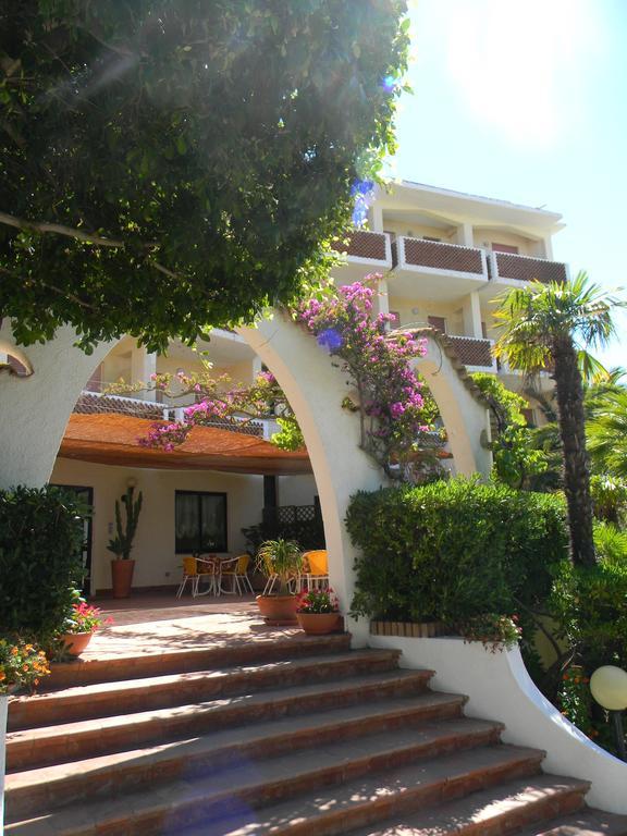 Hotel Punta Faro Capo Vaticano Exterior photo